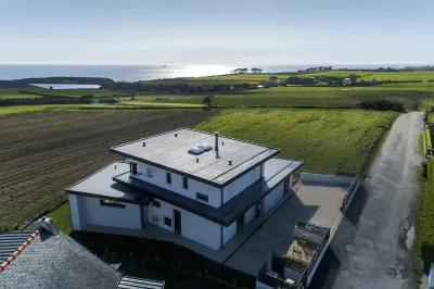 Sea View Holiday Villa with Private Spa Brittany Abbaye Saint-Mathieu de Fine-Terre 주변 호텔