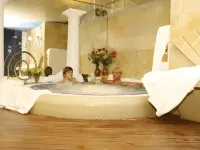 Imperial Hotel & Restaurant - Hot Tub