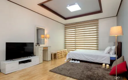 Yangyang Shimpyo Pension Отели рядом с достопримечательностью «Uisangdae Pavilion»