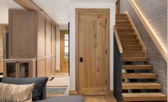 Vail Village Luxury 4 Bedroom, Steps to Slopes!
