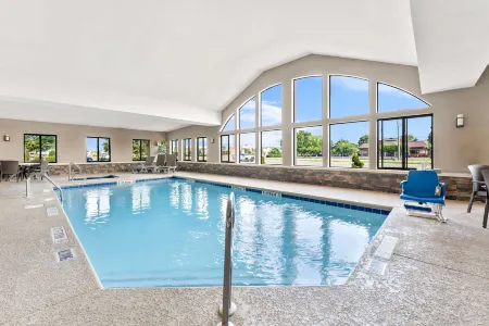 Comfort Suites Near Robins Air Force Base Отели рядом с достопримечательностью «Парк Уэллстон»