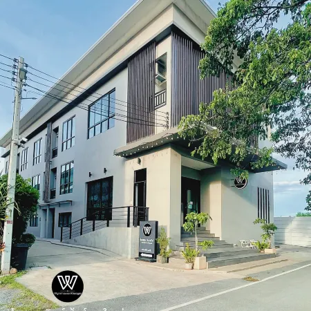 Wynnhouse Khaoyai Отели рядом с достопримечательностью «Ресторан Midwinter Green»