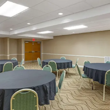 Comfort Suites Inn at Ridgewood Farm Отели в г. Сейлем