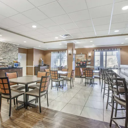 Best Western Plus Chandler Hotel  Suites Отели рядом с достопримечательностью «Аватуки-Футхилз»