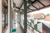 RedDoorz Syariah near Mall Of Serang