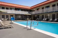Days Inn by Wyndham Fresno South - Uima-altaat