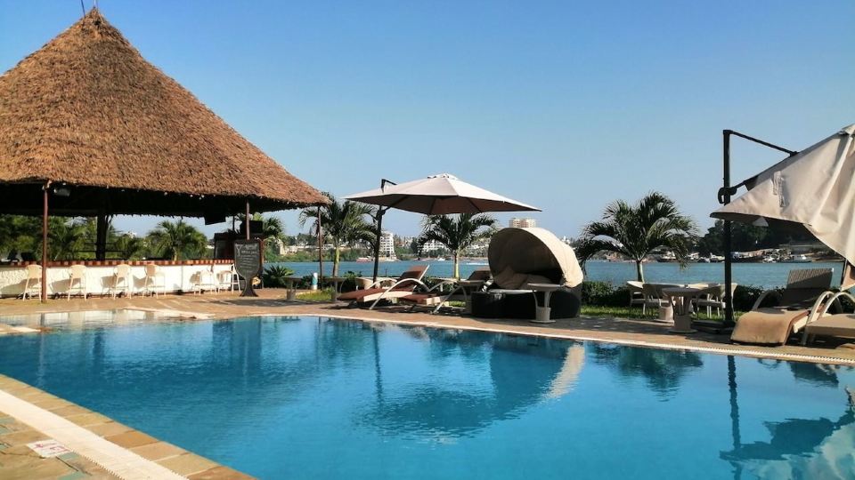 CityBlue Creekside Hotel & Suites