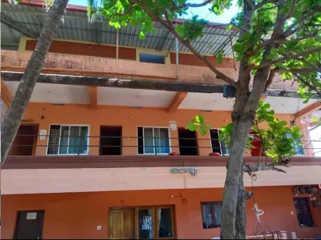 Prabhu Homestay Отели рядом с достопримечательностью «Shri Murdeshwara Beach»