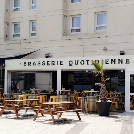 Ibis Montpellier Centre Polygone Отели рядом с достопримечательностью «Префектура»