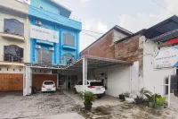 RedDoorz @ Orien Guesthouse Pematang Siantar Hotel dekat Masjid Raya Pematang Siantar