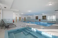 Holiday Inn & Suites KAMLOOPS by IHG - piscine