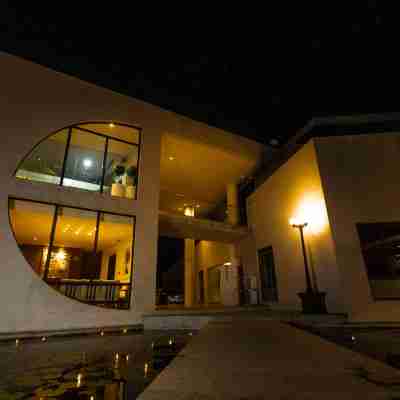 Montana Vista Hotel Exterior