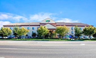 Holiday Inn Express & Suites Clovis-Fresno Area