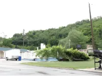 Ray Lyn Motel Hotels in Genelle