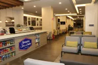 Hampton Inn & Suites by Hilton Puebla - ที่มีบาร์