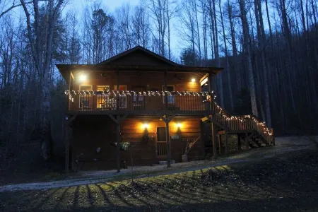 Yellow Creek Cabin, Secluded, on Creek, N.C. Trout Stream, near Fontana