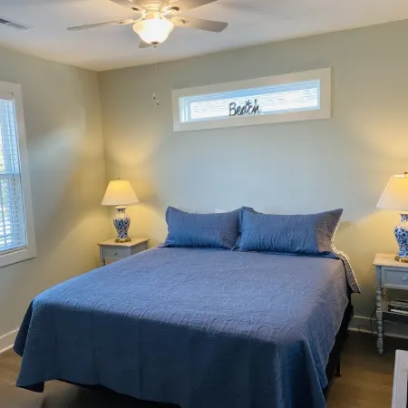 Updated 4bd/2ba, ocean views, LIFT, close beach access, Pet Friendly
