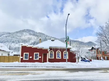 ★ Church House ★UNIQUE 2bd converted historic Wallace chapel, walk to everything