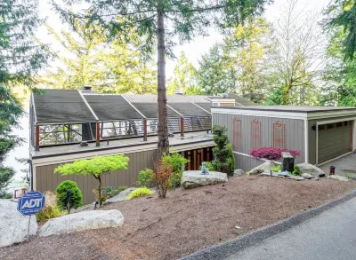 Lake front Glass house with Private Dock/Lake access/Kayak/Paddle board