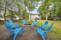 Lakefront Poconos, Family Friendly, Firepit, Kayak, Games, Pet friendly Community Church附近的飯店