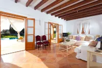 Finca-Villa Son Drach, large private pool 12x4m, wifi, BBQ, 2 km beaches