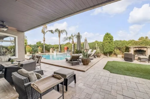 Very private, upgraded family friendly  getaway w/pool & luxurious hot tub!