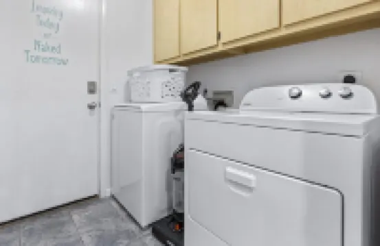 Pool, Games, Close to Freeway, Hiking & Golf nearby. . In the heart of Peoria