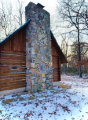 Tranquil Log Cabin adjacent to Mark Twain National Forest + minutes to the river