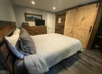 8 min to Stratton, Heated Floors, Pet Friendly!