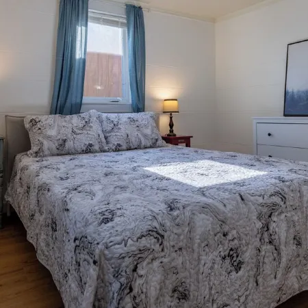 Just blocks from downtown! Cozy 2-bed, 1-bath home - sleeps 4.