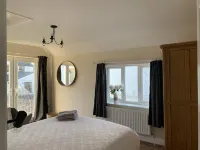Oxwich View Cottage - short walk to Port Eynon beach and village amenities