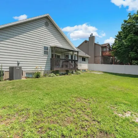 Luxurious 5-Bedroom Retreat w AC and WiFi in South Ogden.  Hot Tub Plus EV Chgr