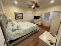 4 Bedroom, 4 Bath Raised Beach House 3 Blocks From the Beach! Golf Cart Included Hotels in Pawleys Island