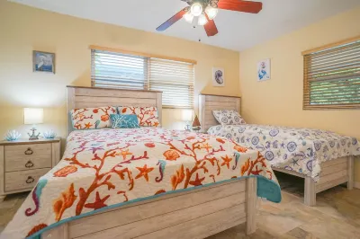 Beach House, Palm trees 🌴 and Relaxing environment!<br> Hotel dekat Indian Rocks Beach Nature Preserve