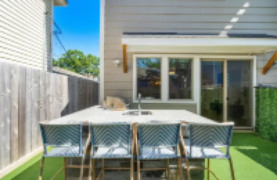 Luxe Montrose Retreat with Heated Pool/Spa, King Beds and Mini-Golf