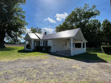 Quaint 3BR Newly Renovated Pet-Friendly Private Home on 3 Acres 1hr to OBX Отели в г. Гам Нек