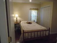 Cedar Grove Cottage Conveniently Located to all attractions. Hotel a New Bern