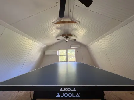 5BR 4B Huge Space with Game Barn Отели в г. Данин