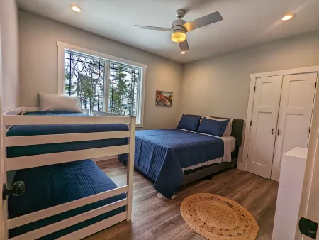 A Little Slice of Glen Lake "Heaven" Отели в г. Глен Арбор Тауншип