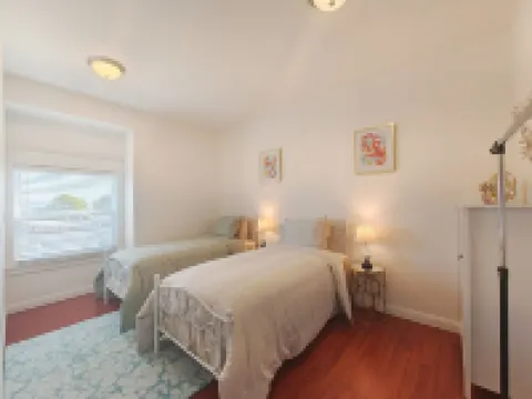 9 - Peaceful & Spacious 4B2B Upper Unit near FW