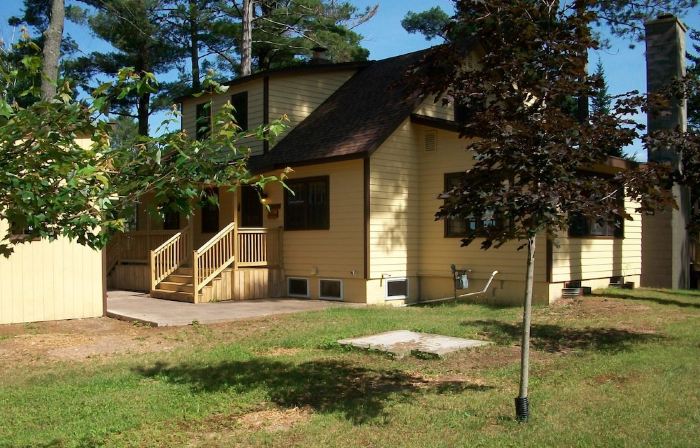 Spacious newly remodeled pet-friendly home