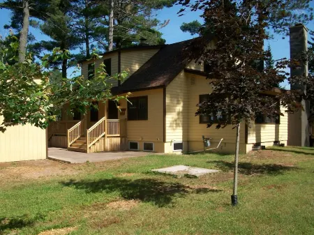 Spacious newly remodeled pet-friendly home