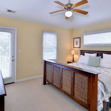 "Good Tides" Oceanside beach house with private heated pool & hot tub, Duck, NC