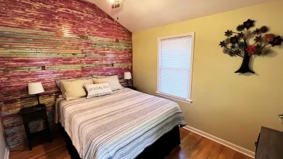 Home Near USC, Perfect for Families & Graduations - Deja Blues Hotels near Walmart Supercenter