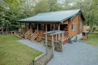 Swan Lake Lakefront Cozy Modern Home w/ cabana, central air, kids room.