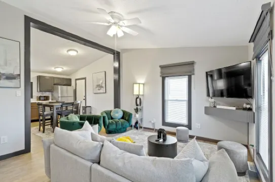 Perfect Large Group Getaway Near Grand Park, Ruoff Music Center