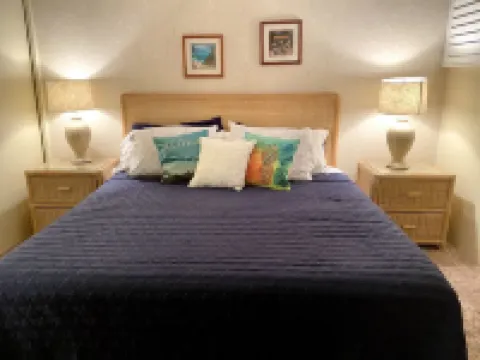 Popular Ground Floor Unit at OCEANFRONT RESORT in Kihei! Great rates.