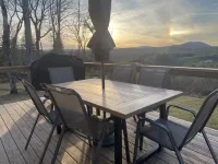 Unwind and relax at this luxurious mountain retreat. Beautiful Views!