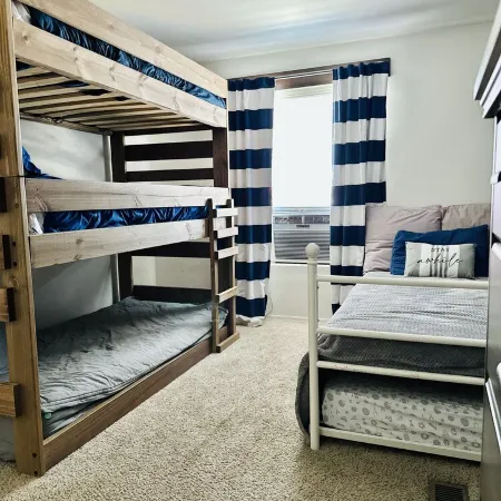 Cozy home in the heart of St Johns! Отели в г. Апачи