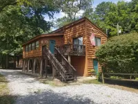 2 bedroom Amazing River front Cabin in Franklin NC